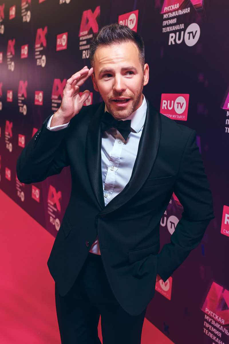 Владимирский охотник за звездами Сергей Сажин побывал на 9-й Премии телеканала RU.TV, которая прошла в Crocus City Hall. На ковровой дорожке наш земляк выловил немало звезд: Филиппа Киркорова, Сергея Лазарева, Митю Фомина и других.