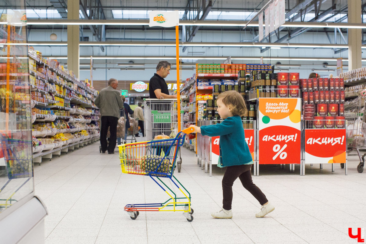 Наташа Константиновна, инста-ребенок, и ее папа, известный во Владимире фотограф, впервые побывали в кулинарной студии Roulet. Вместе с шеф-поваром Дмитрием Орловским они приготовили тонкие бездрожжевые блинчики с сыром рикотта и вареньем из ананаса