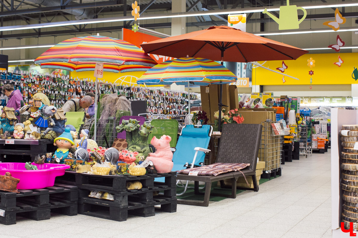 Наташа Константиновна, инста-ребенок, и ее папа, известный во Владимире фотограф, впервые побывали в кулинарной студии Roulet. Вместе с шеф-поваром Дмитрием Орловским они приготовили тонкие бездрожжевые блинчики с сыром рикотта и вареньем из ананаса