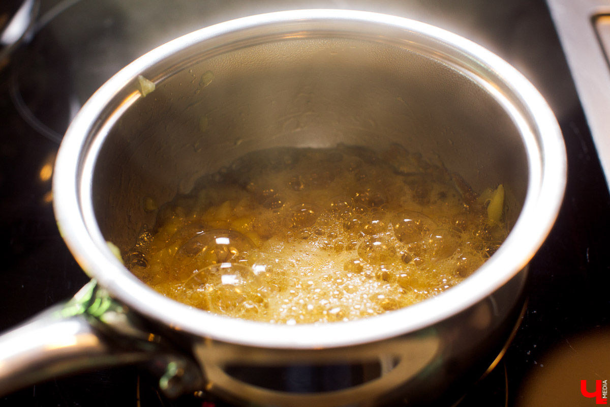 Наташа Константиновна, инста-ребенок, и ее папа, известный во Владимире фотограф, впервые побывали в кулинарной студии Roulet. Вместе с шеф-поваром Дмитрием Орловским они приготовили тонкие бездрожжевые блинчики с сыром рикотта и вареньем из ананаса