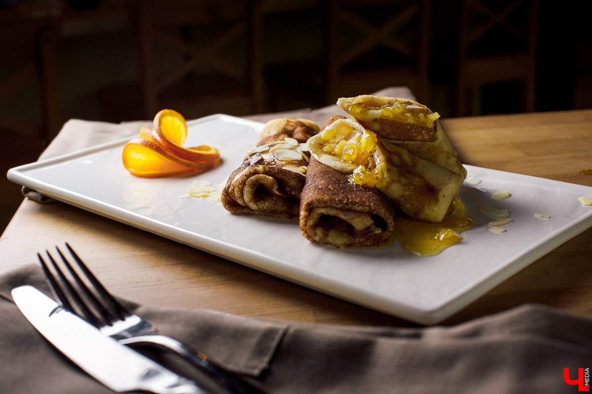 Наташа Константиновна, инста-ребенок, и ее папа, известный во Владимире фотограф, впервые побывали в кулинарной студии Roulet. Вместе с шеф-поваром Дмитрием Орловским они приготовили тонкие бездрожжевые блинчики с сыром рикотта и вареньем из ананаса