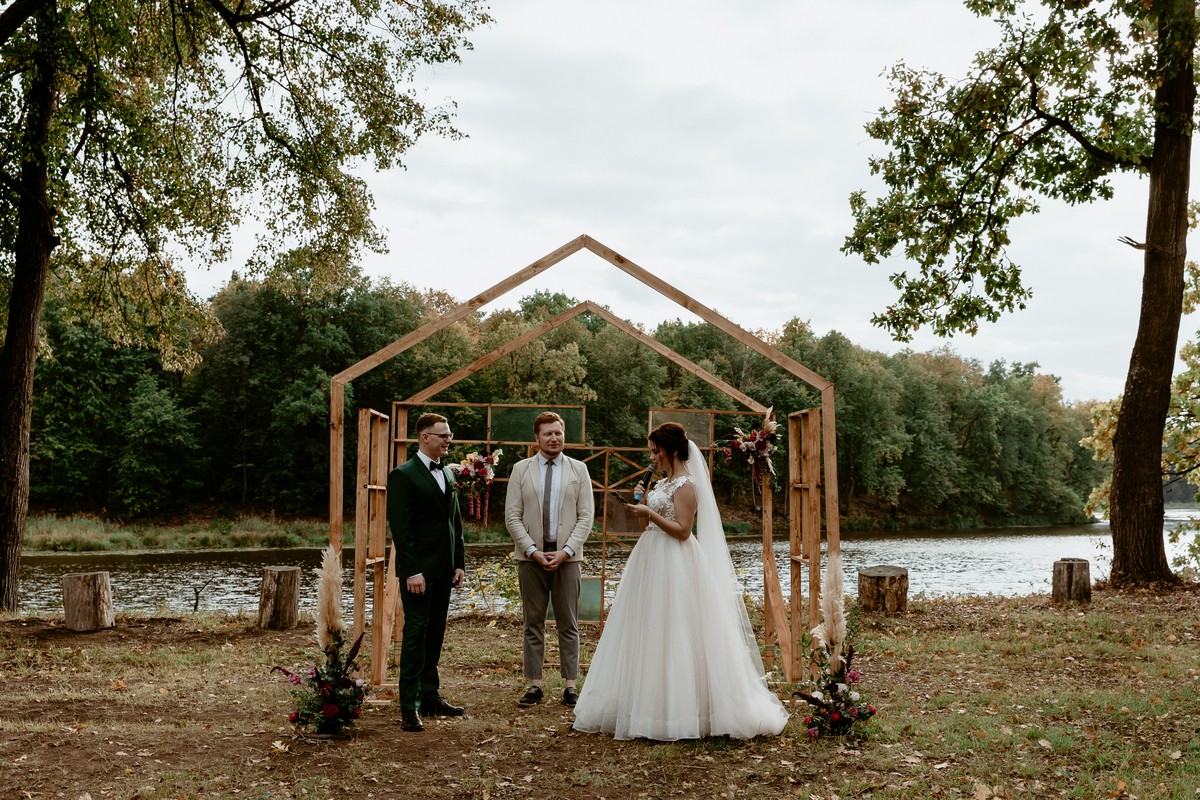 Свадебный портал wedmate.ru организует премию “Свадьба-2019”. За лучшую свадьбу этого года владимирцы могут выиграть 50 000 рублей!