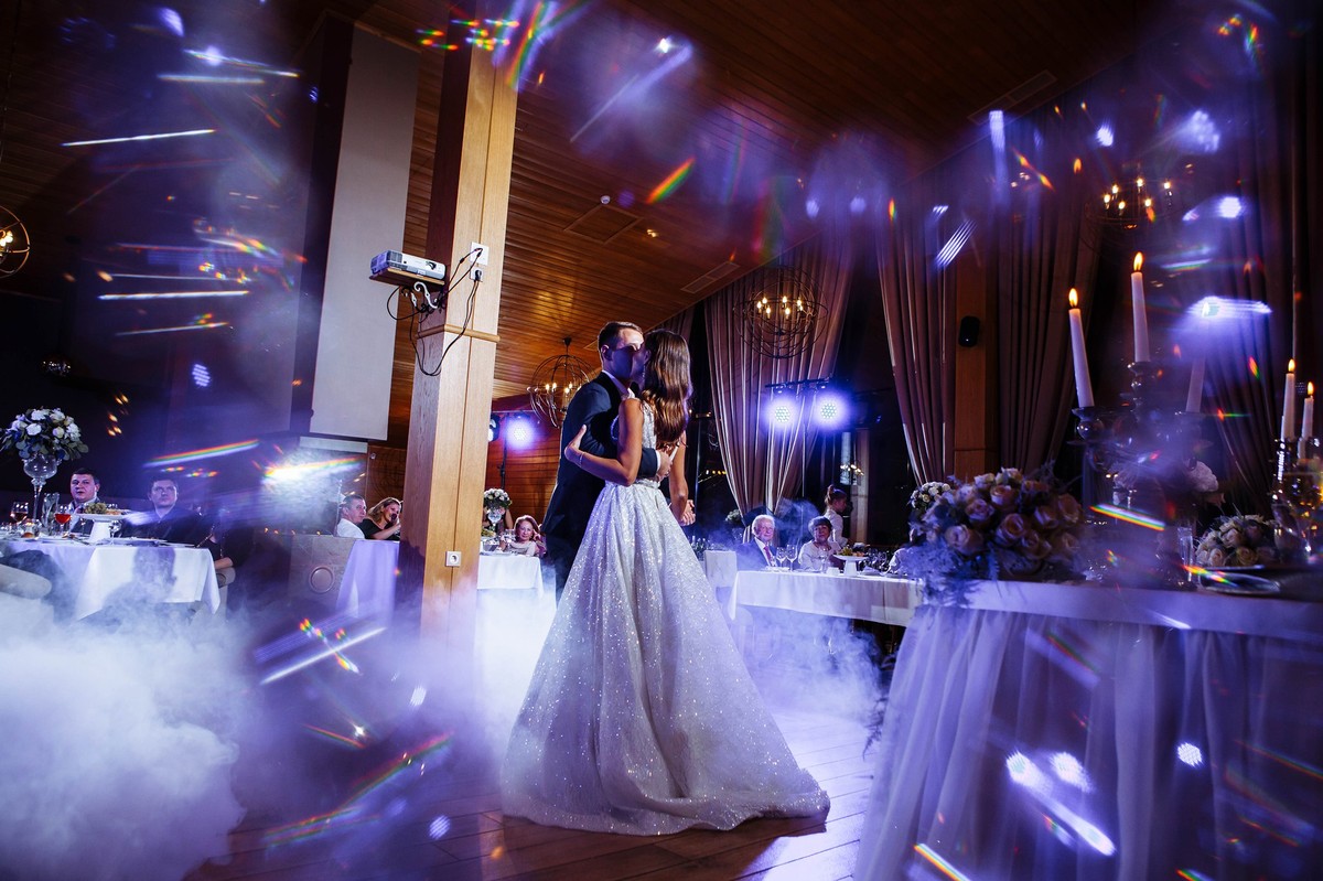 Свадебный портал wedmate.ru организует премию “Свадьба-2019”. За лучшую свадьбу этого года владимирцы могут выиграть 50 000 рублей!