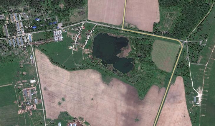 Озеро возле поселка Сокол