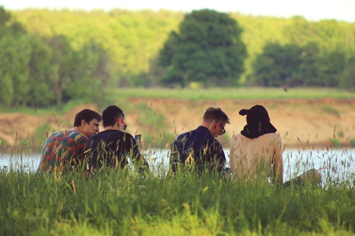 Вечер и ночь на 2 июня владимирские диджеи спасали детей 18+ от скуки и плохой музыки. “Ключ-Медиа” пообщался в дубах на Клязьме с участниками площадки PANORAMA и выяснил, куда уходит детство, вечеринки и желание объединяться.
