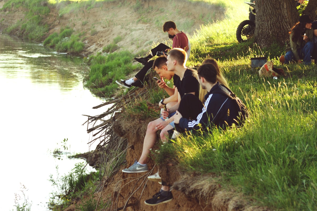 Вечер и ночь на 2 июня владимирские диджеи спасали детей 18+ от скуки и плохой музыки. “Ключ-Медиа” пообщался в дубах на Клязьме с участниками площадки PANORAMA и выяснил, куда уходит детство, вечеринки и желание объединяться.