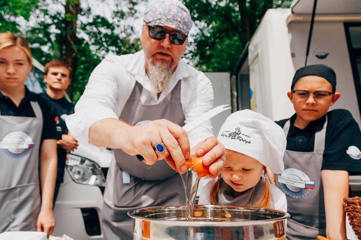 1 июня в Суздале стартовал новый сезон проекта “Гастрономическая карта России”. На нем умилялись мастерству юных поваров и обсуждали совместный проект с Google Maps.