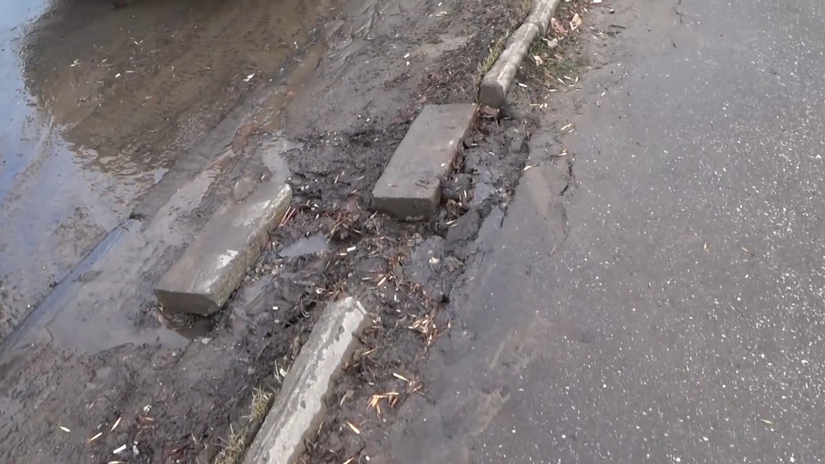 Московский блогер-урбанист прогулялся по Владимиру и снял видео, в котором рассказал об опасных пешеходных переходах, шумовом загрязнении центра и о том, как сделать наш любимый город привлекательнее для туристов.