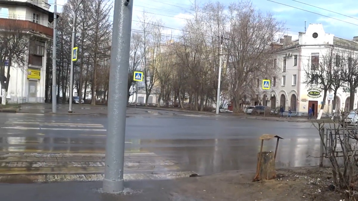 Московский блогер-урбанист прогулялся по Владимиру и снял видео, в котором рассказал об опасных пешеходных переходах, шумовом загрязнении центра и о том, как сделать наш любимый город привлекательнее для туристов.