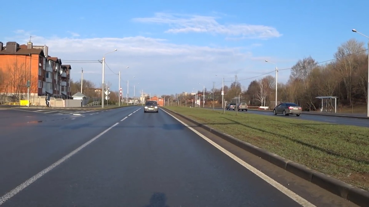 Московский блогер-урбанист прогулялся по Владимиру и снял видео, в котором рассказал об опасных пешеходных переходах, шумовом загрязнении центра и о том, как сделать наш любимый город привлекательнее для туристов.