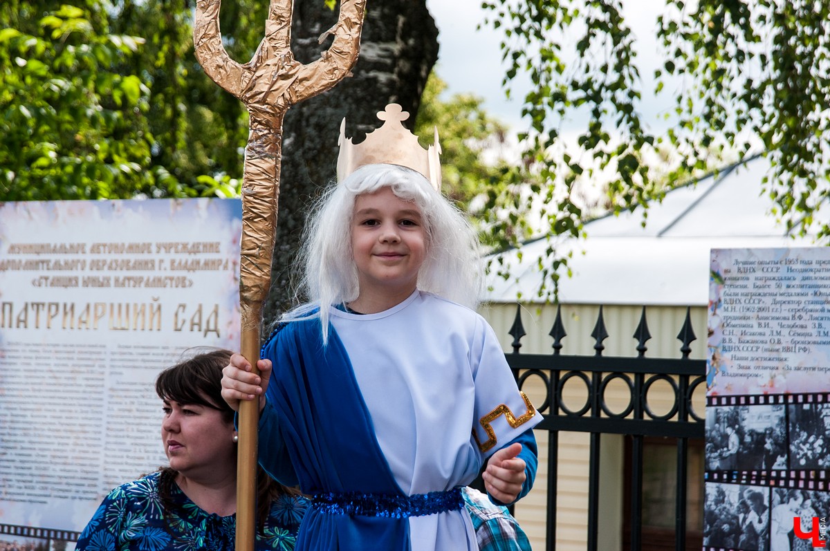 Фестиваль “День пряника” состоялся во Владимире 1 июня. Костюмированный парад прошел от Спасского холма до Соборной площади. Главным персонажем стал Пряник Павлик