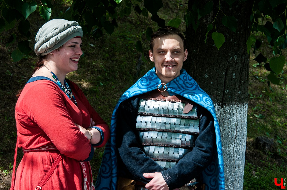 Фестиваль “День пряника” состоялся во Владимире 1 июня. Костюмированный парад прошел от Спасского холма до Соборной площади. Главным персонажем стал Пряник Павлик