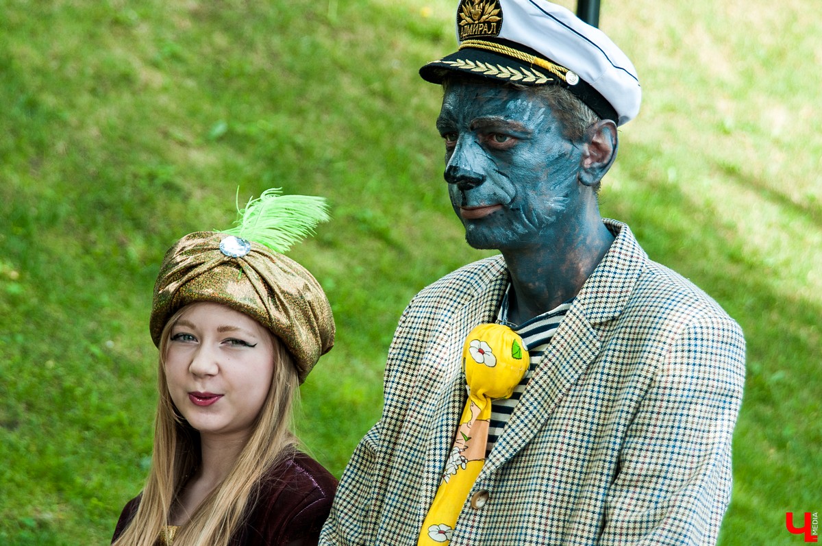 Фестиваль “День пряника” состоялся во Владимире 1 июня. Костюмированный парад прошел от Спасского холма до Соборной площади. Главным персонажем стал Пряник Павлик