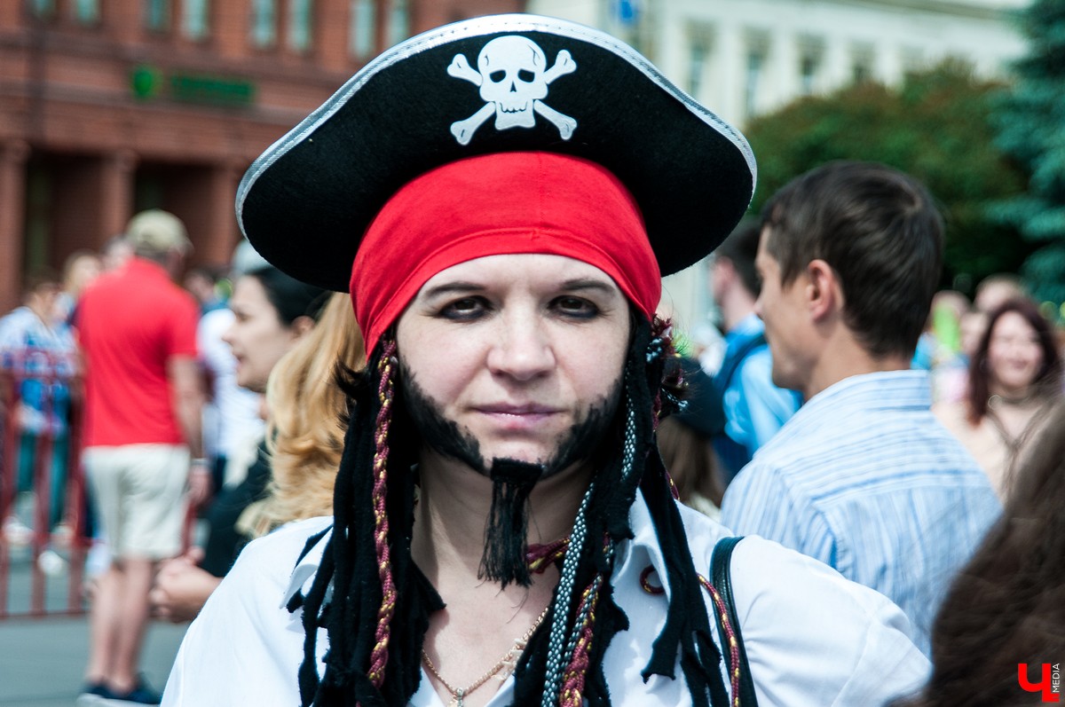 Фестиваль “День пряника” состоялся во Владимире 1 июня. Костюмированный парад прошел от Спасского холма до Соборной площади. Главным персонажем стал Пряник Павлик