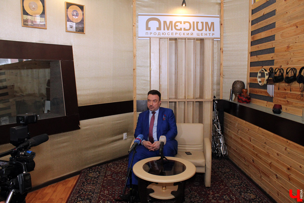 30 и 31 мая во Владимире в пятый раз прогремел фестиваль «Джаз-Гром». Его организатором является заслуженный артист России Сергей Жилин. Известный всем настоящим любителям джаза и поклонникам шоу «Голос», строгий, но обаятельный руководитель «Фонографа» дал в студии звукозаписи MEDIUM пресс-конференцию.