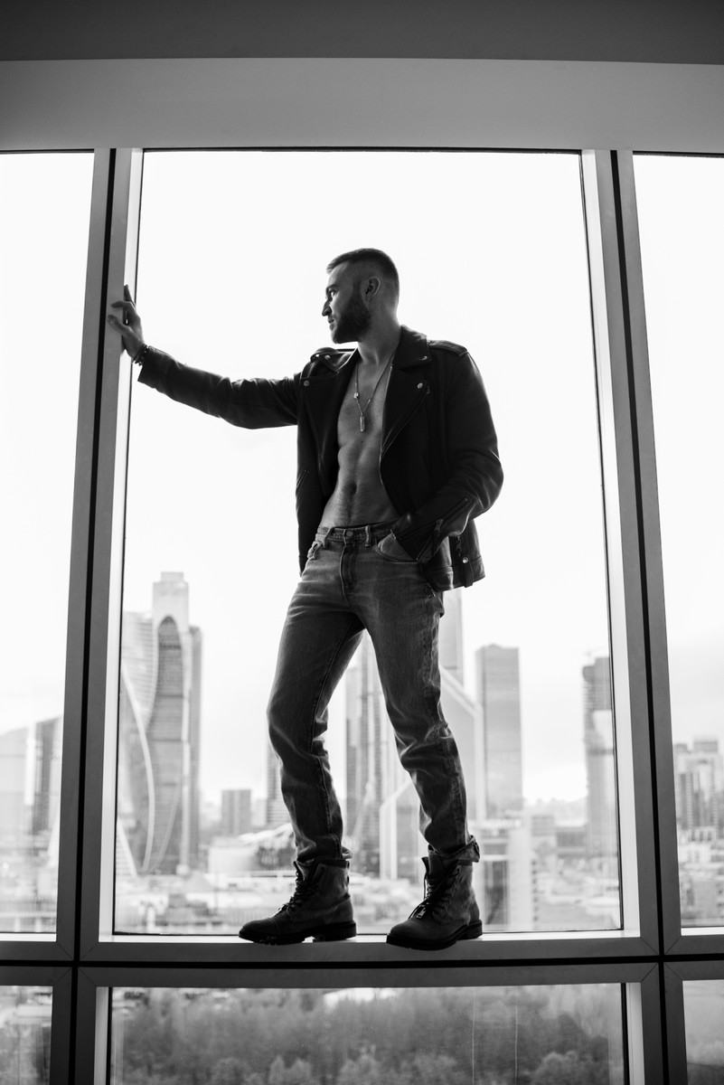 Уже два года фотограф Людмила Потемкина работает в жанре черно-белого «арт-ню». О том, как бороться со стеснением, чем отличается искусство обнажения в кадре и пошлость, зачем нужны «ню» и почему мужчины не очень любят фотографироваться, она рассказала в интервью для «Ключ-Медиа».