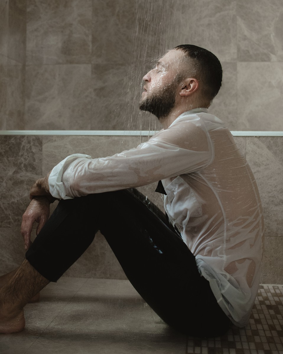 Уже два года фотограф Людмила Потемкина работает в жанре черно-белого «арт-ню». О том, как бороться со стеснением, чем отличается искусство обнажения в кадре и пошлость, зачем нужны «ню» и почему мужчины не очень любят фотографироваться, она рассказала в интервью для «Ключ-Медиа».