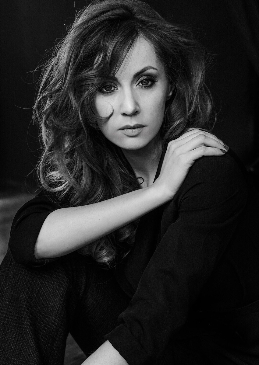 Уже два года фотограф Людмила Потемкина работает в жанре черно-белого «арт-ню». О том, как бороться со стеснением, чем отличается искусство обнажения в кадре и пошлость, зачем нужны «ню» и почему мужчины не очень любят фотографироваться, она рассказала в интервью для «Ключ-Медиа».