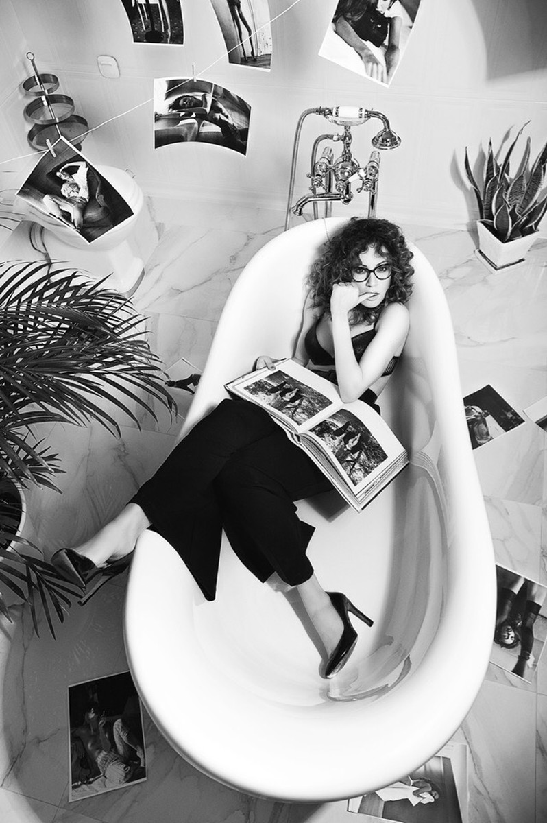 Уже два года фотограф Людмила Потемкина работает в жанре черно-белого «арт-ню». О том, как бороться со стеснением, чем отличается искусство обнажения в кадре и пошлость, зачем нужны «ню» и почему мужчины не очень любят фотографироваться, она рассказала в интервью для «Ключ-Медиа».