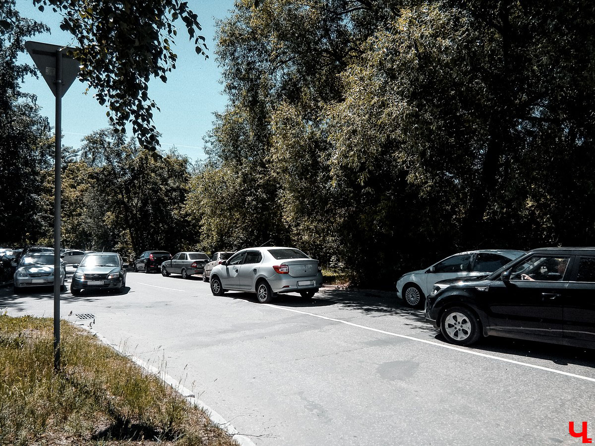 Во Владимире ограничили парковку на нескольких улицах. Запреты могут оказаться бесполезными сразу по нескольким причинам.