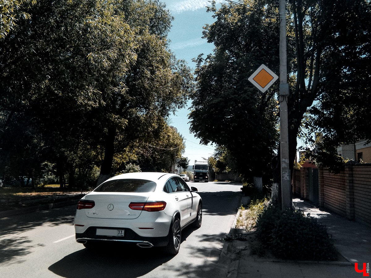 Во Владимире ограничили парковку на нескольких улицах. Запреты могут оказаться бесполезными сразу по нескольким причинам.