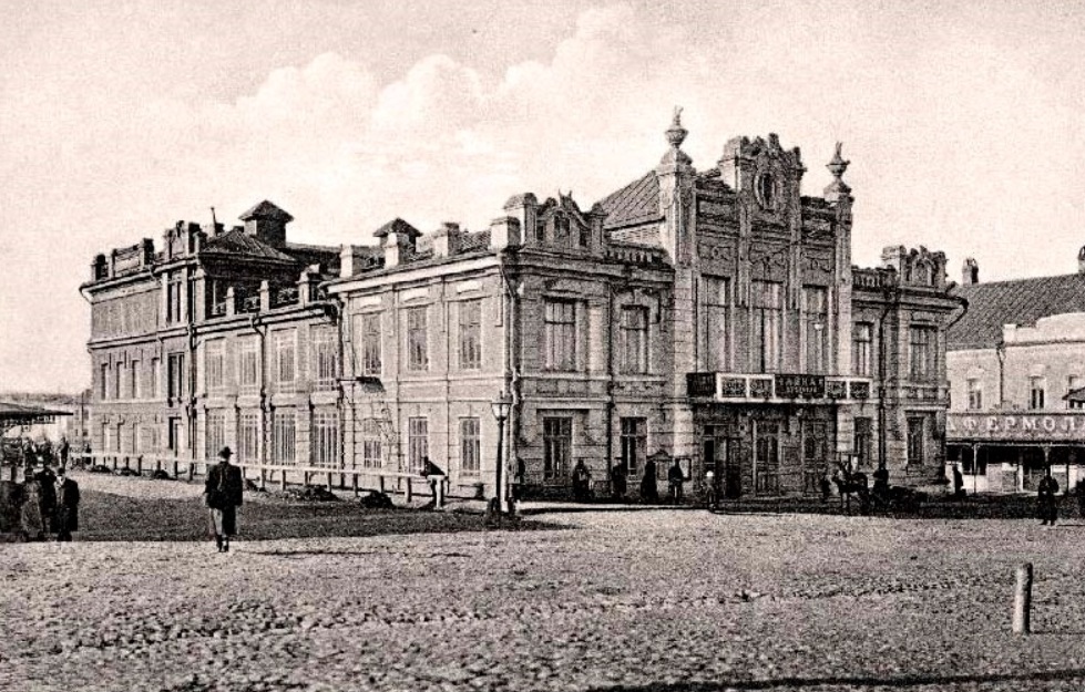 2019-й год официально объявлен Годом театра в России. Чем не повод вспомнить историю нашего владимирского театра драмы? Тем более, что в прошлом году отмечался его 170-летний юбилей. Но, как оказалось, театральная жизнь в городе забурлила намного раньше.