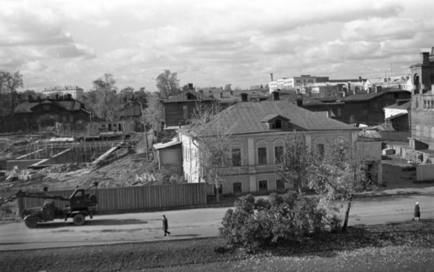 2019-й год официально объявлен Годом театра в России. Чем не повод вспомнить историю нашего владимирского театра драмы? Тем более, что в прошлом году отмечался его 170-летний юбилей. Но, как оказалось, театральная жизнь в городе забурлила намного раньше.