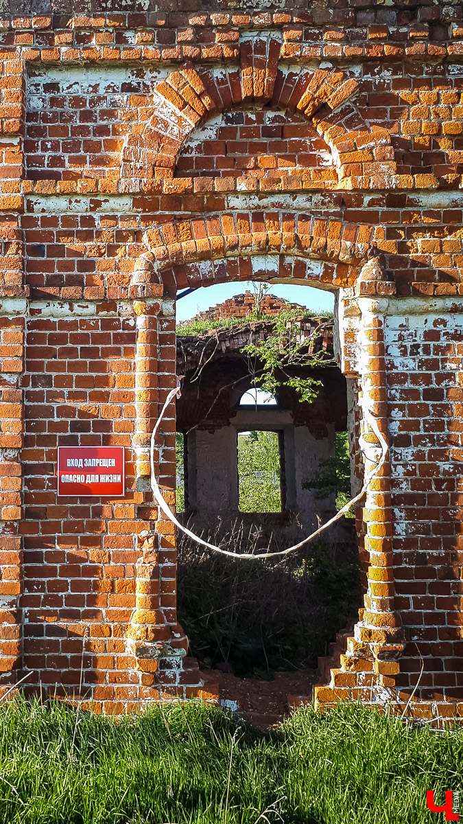 Мы побывали в старинном селе Яновец Суздальского района. Рассказываем об истории места и показываем заброшенную церковь Космы и Дамиана.