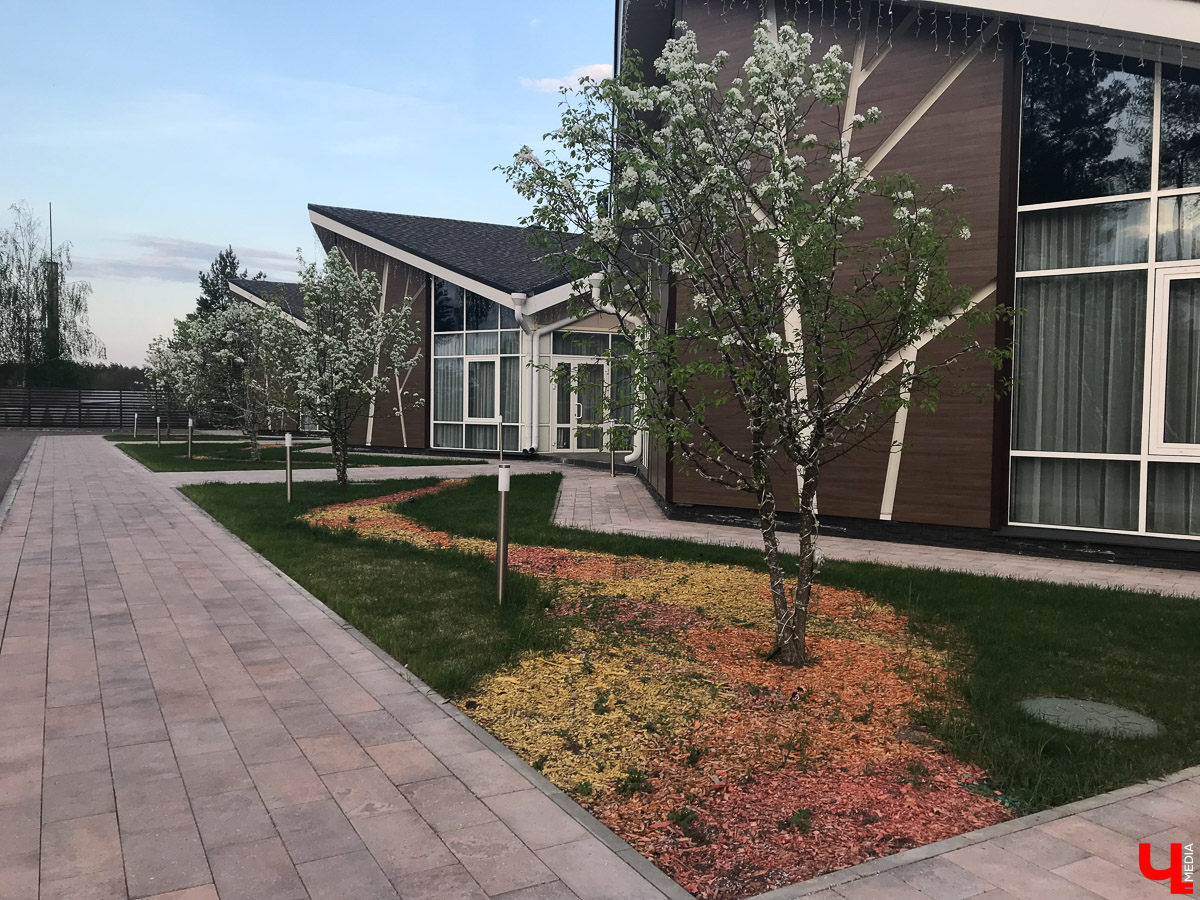 Спа-центр “Доброград” - это целый комплекс с русской парной, финской сауной, душем впечатлений, дорожкой Кнейпа, открытыми бассейнами и другими всевозможными услугами. Мы посетили локацию и готовы вам все о ней рассказать.