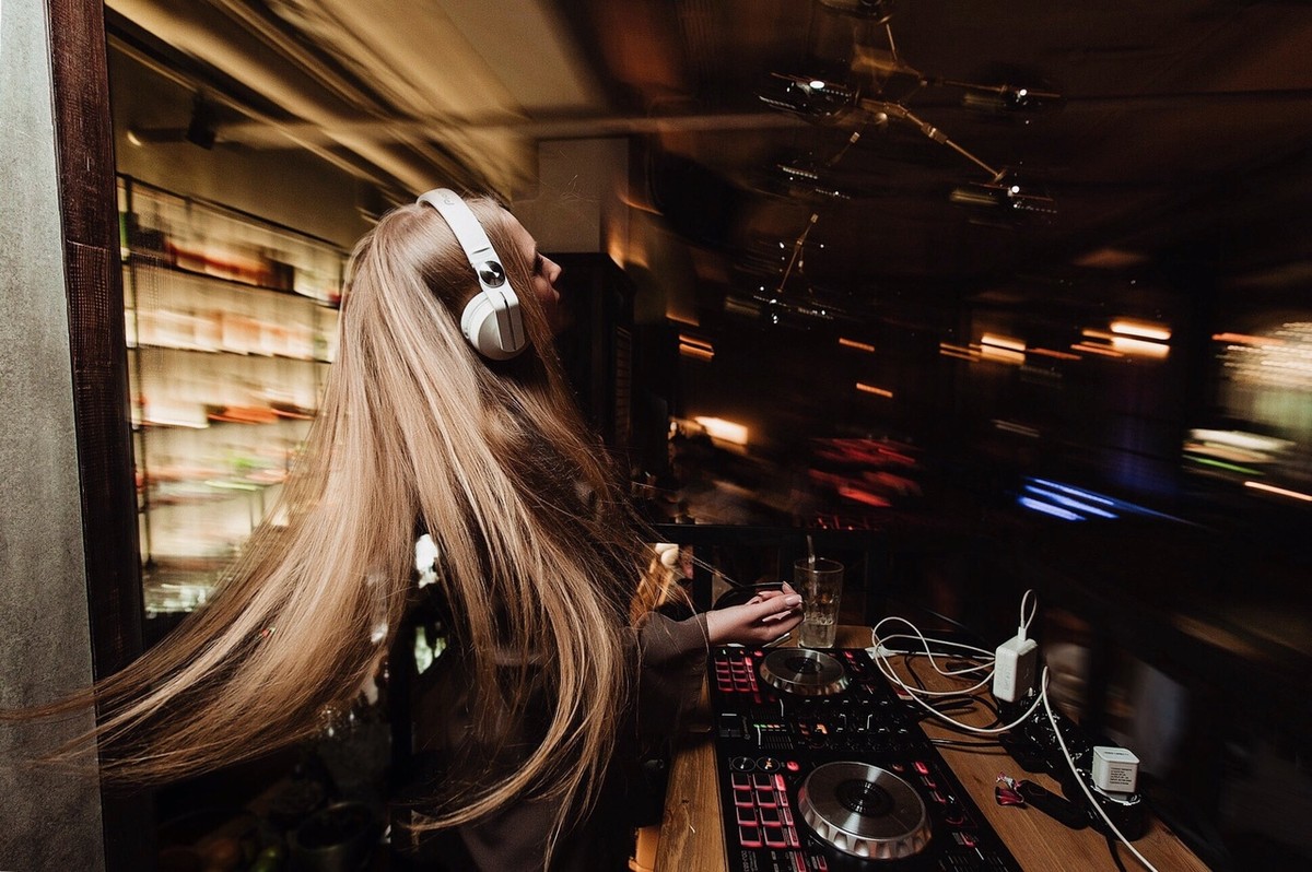 Конкурс “Ключ на спорт” продолжается. Мы рады представить вам Алёну Русакову - первую претендентку на статус самой летне-рельефной “Девушки июня”.