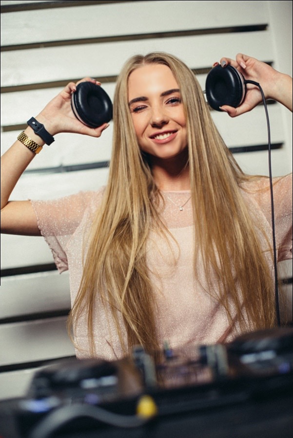 Конкурс “Ключ на спорт” продолжается. Мы рады представить вам Алёну Русакову - первую претендентку на статус самой летне-рельефной “Девушки июня”.