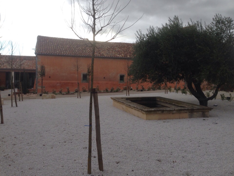 Владимирский художник Михаил Герасимов побывал на пленэре во Франции, по итогам которого прошла выставка. Живописец рассказал о поездке, о том, как создавал полотна.