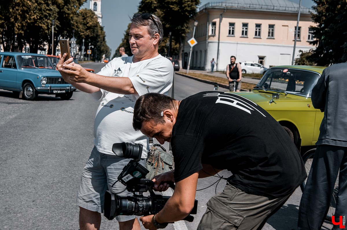 В Суздале прошли съемки реалити-шоу “Адская кухня”. Шеф Константин Ивлев попробовал суздальские огурцы. Участники использовали их для большинства своих блюд.