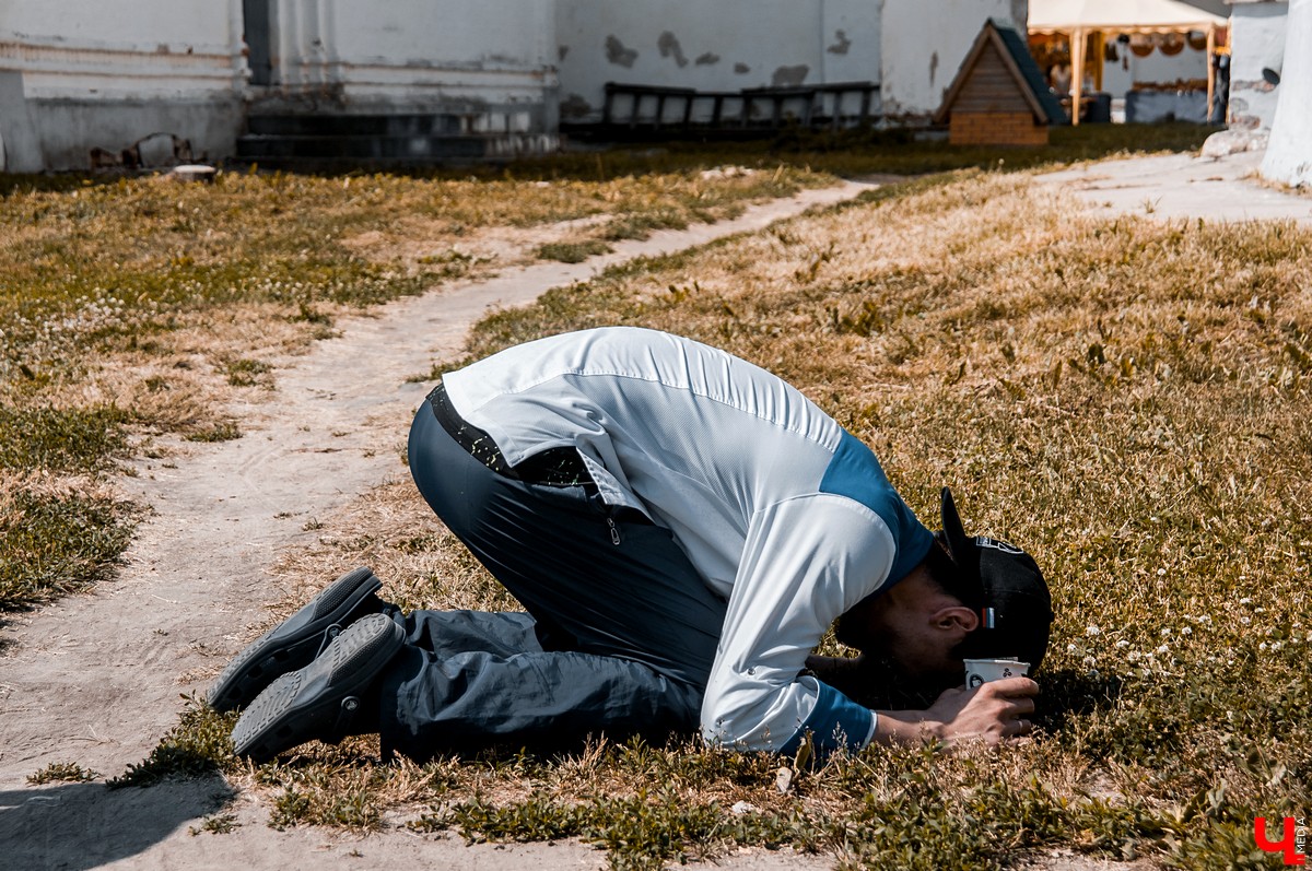 В Суздале прошли съемки реалити-шоу “Адская кухня”. Шеф Константин Ивлев попробовал суздальские огурцы. Участники использовали их для большинства своих блюд.