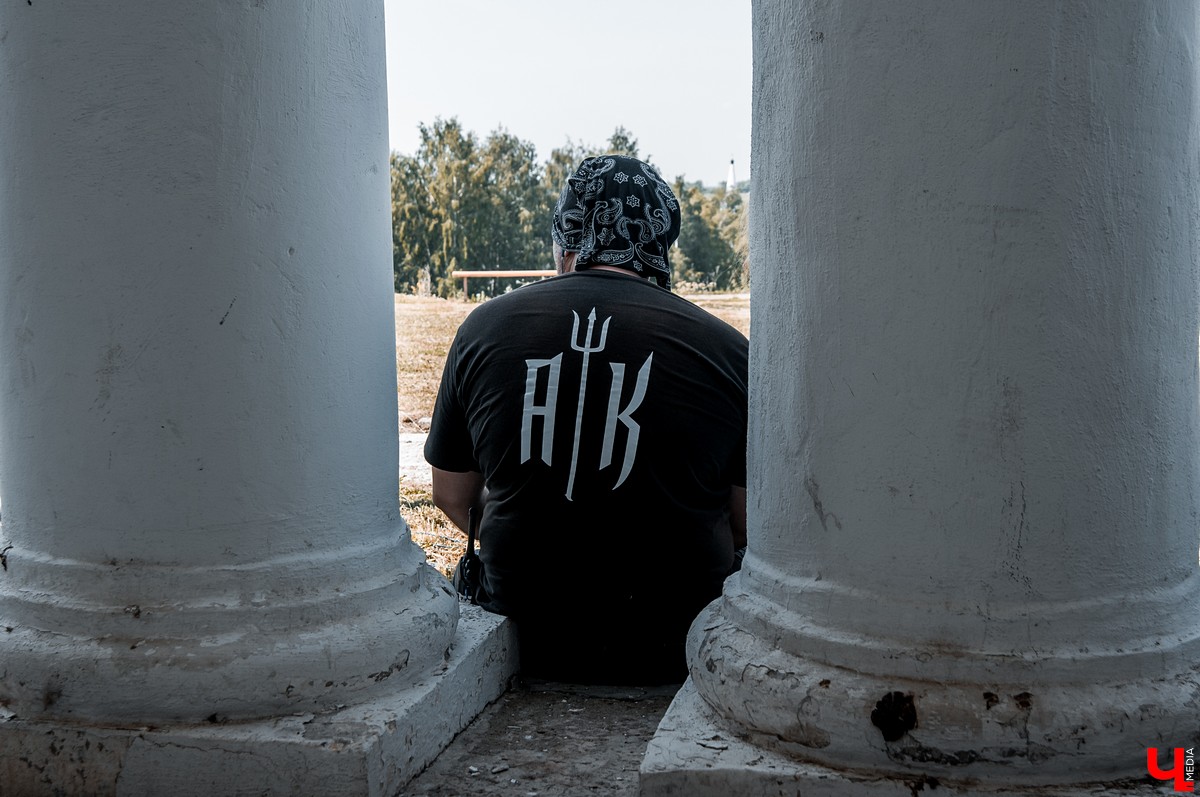 В Суздале прошли съемки реалити-шоу “Адская кухня”. Шеф Константин Ивлев попробовал суздальские огурцы. Участники использовали их для большинства своих блюд.