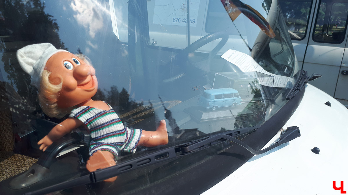 В субботу в Суздале состоялся “Suzdal Retro Show 2019”. В город прибыли ретро-автомобили из разных уголков страны