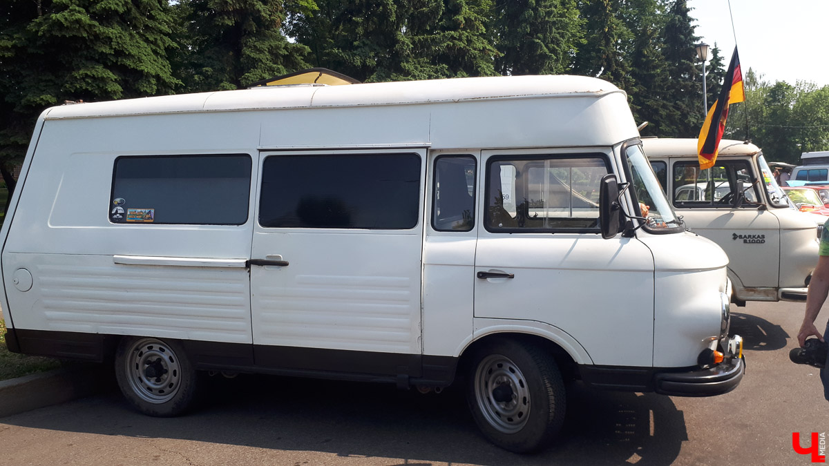 В субботу в Суздале состоялся “Suzdal Retro Show 2019”. В город прибыли ретро-автомобили из разных уголков страны