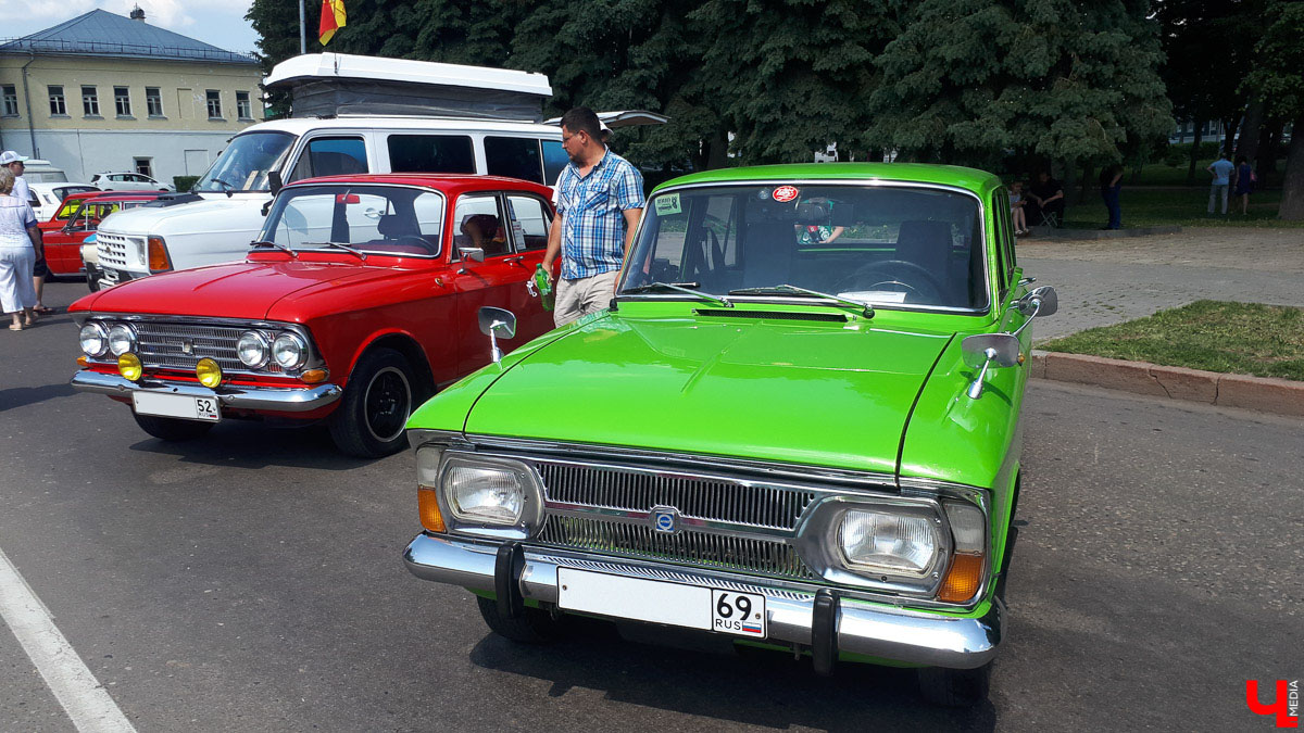 В субботу в Суздале состоялся “Suzdal Retro Show 2019”. В город прибыли ретро-автомобили из разных уголков страны