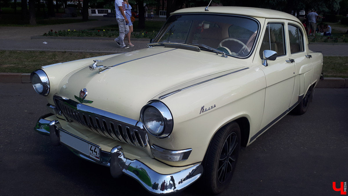 В субботу в Суздале состоялся “Suzdal Retro Show 2019”. В город прибыли ретро-автомобили из разных уголков страны