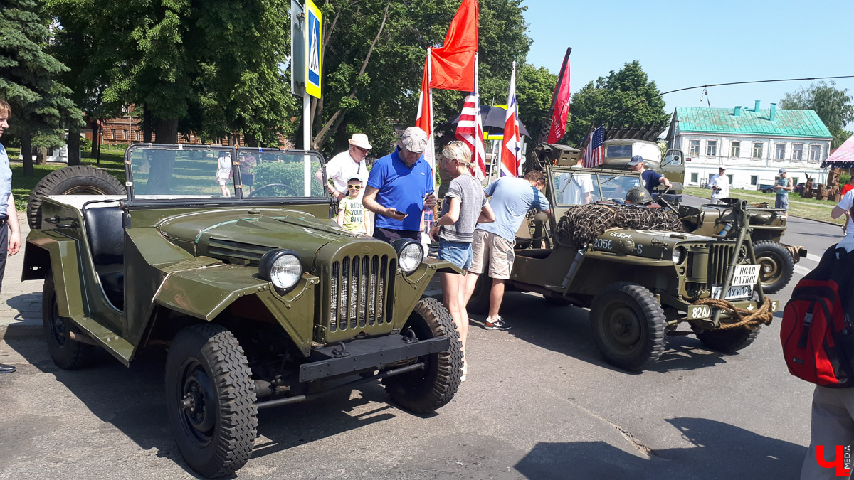 В субботу в Суздале состоялся “Suzdal Retro Show 2019”. В город прибыли ретро-автомобили из разных уголков страны
