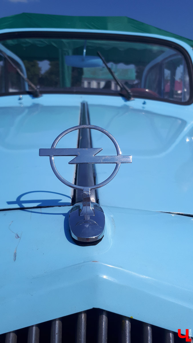 В субботу в Суздале состоялся “Suzdal Retro Show 2019”. В город прибыли ретро-автомобили из разных уголков страны