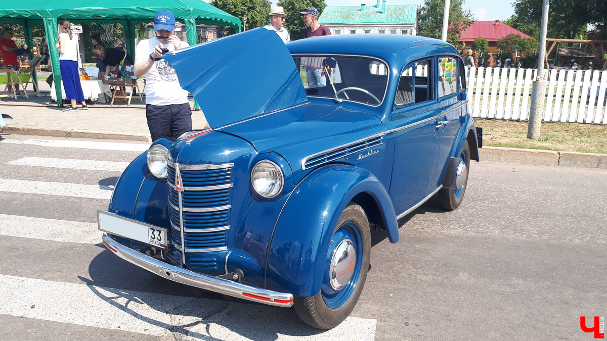 В субботу в Суздале состоялся “Suzdal Retro Show 2019”. В город прибыли ретро-автомобили из разных уголков страны