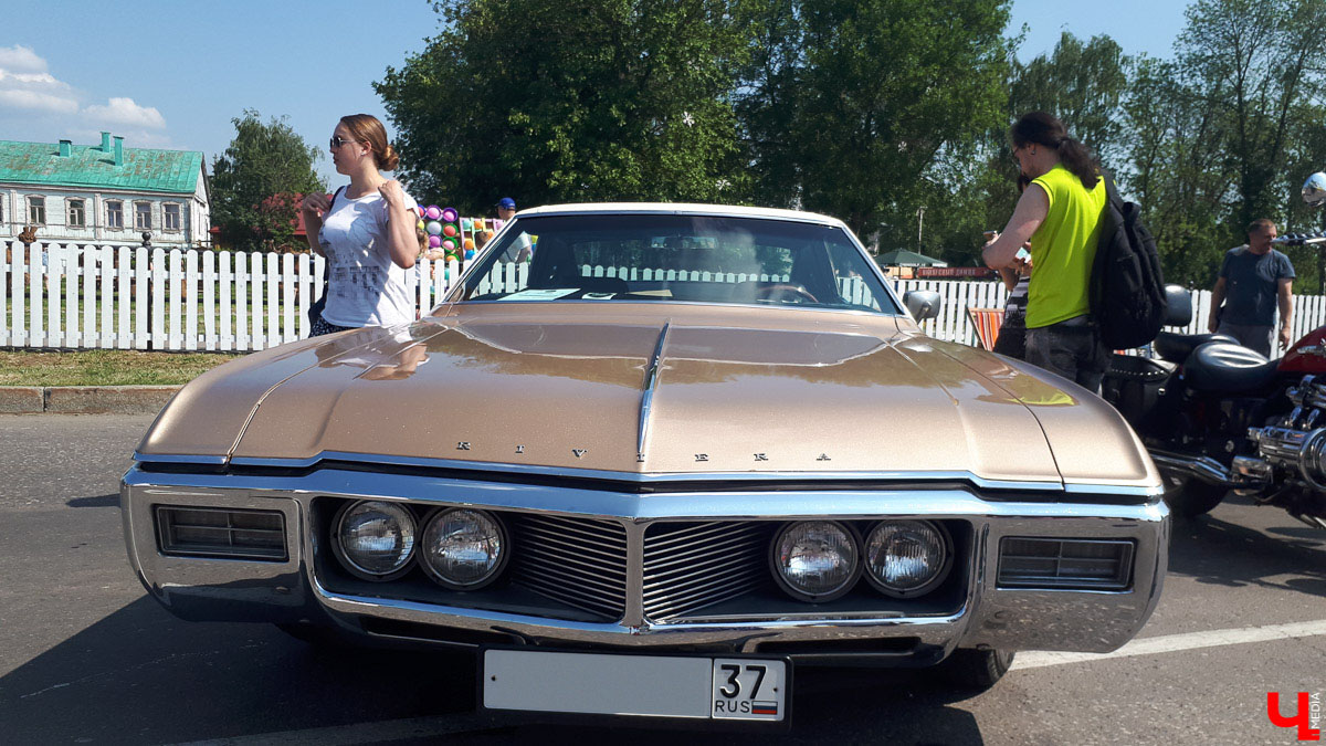 В субботу в Суздале состоялся “Suzdal Retro Show 2019”. В город прибыли ретро-автомобили из разных уголков страны
