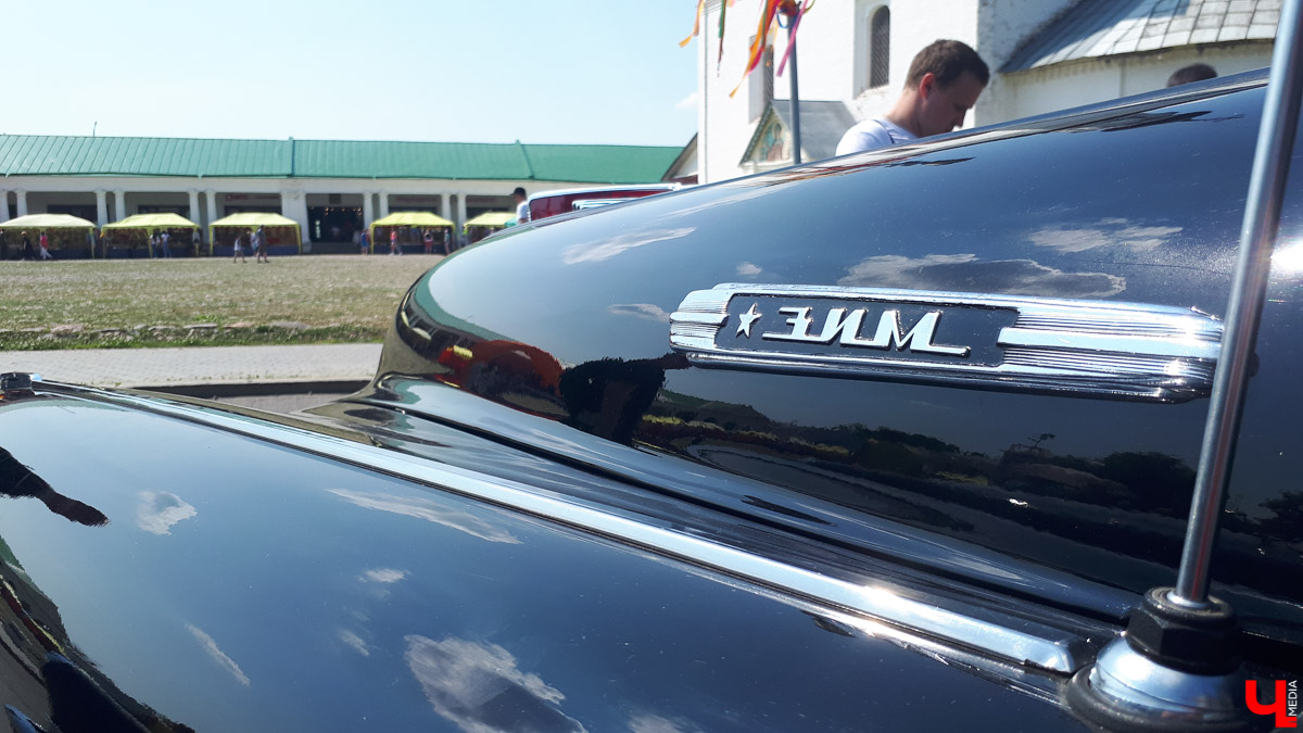 В субботу в Суздале состоялся “Suzdal Retro Show 2019”. В город прибыли ретро-автомобили из разных уголков страны