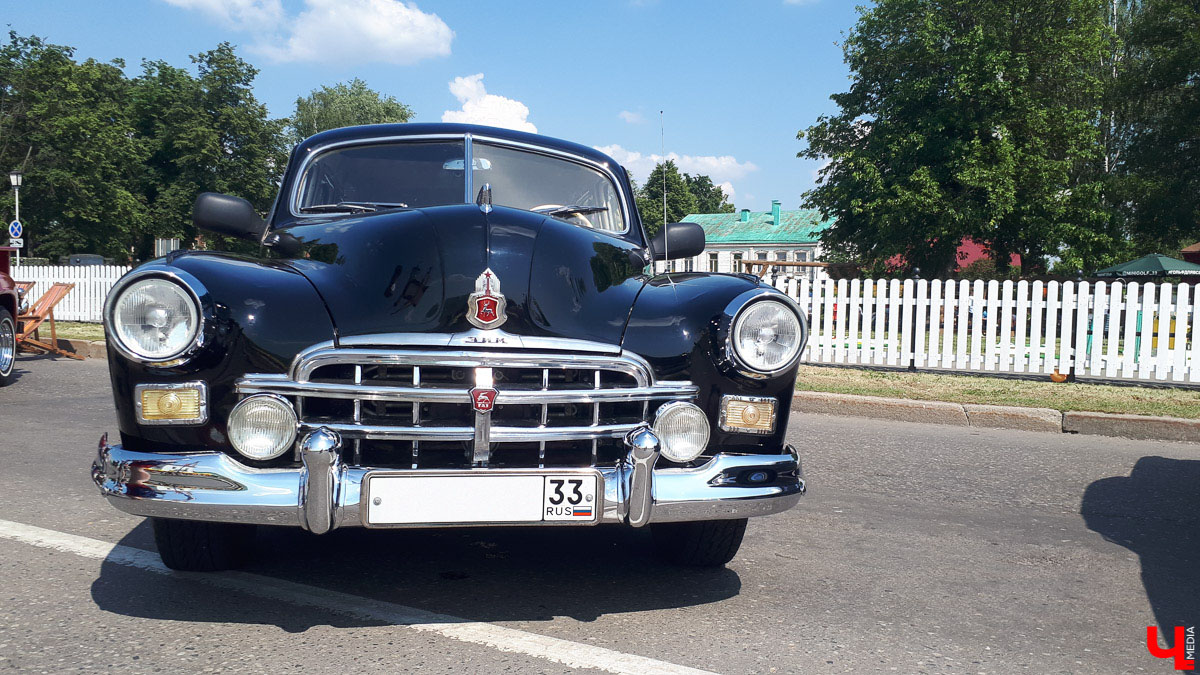 В субботу в Суздале состоялся “Suzdal Retro Show 2019”. В город прибыли ретро-автомобили из разных уголков страны