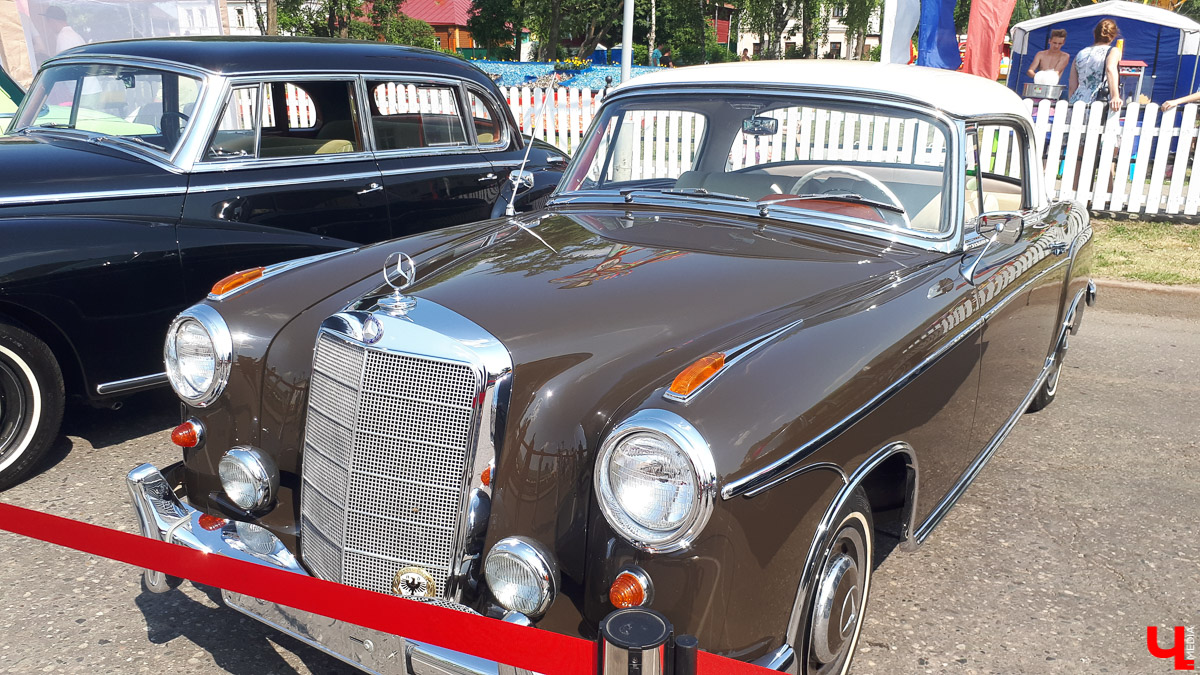 В субботу в Суздале состоялся “Suzdal Retro Show 2019”. В город прибыли ретро-автомобили из разных уголков страны
