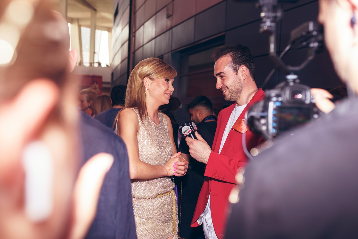 Интервью со звездными гостями премии, самые яркие моменты шоу. Обо всем великолепии “Муз-ТВ 2019” нам рассказал звездный журналист Сергей Сажин.