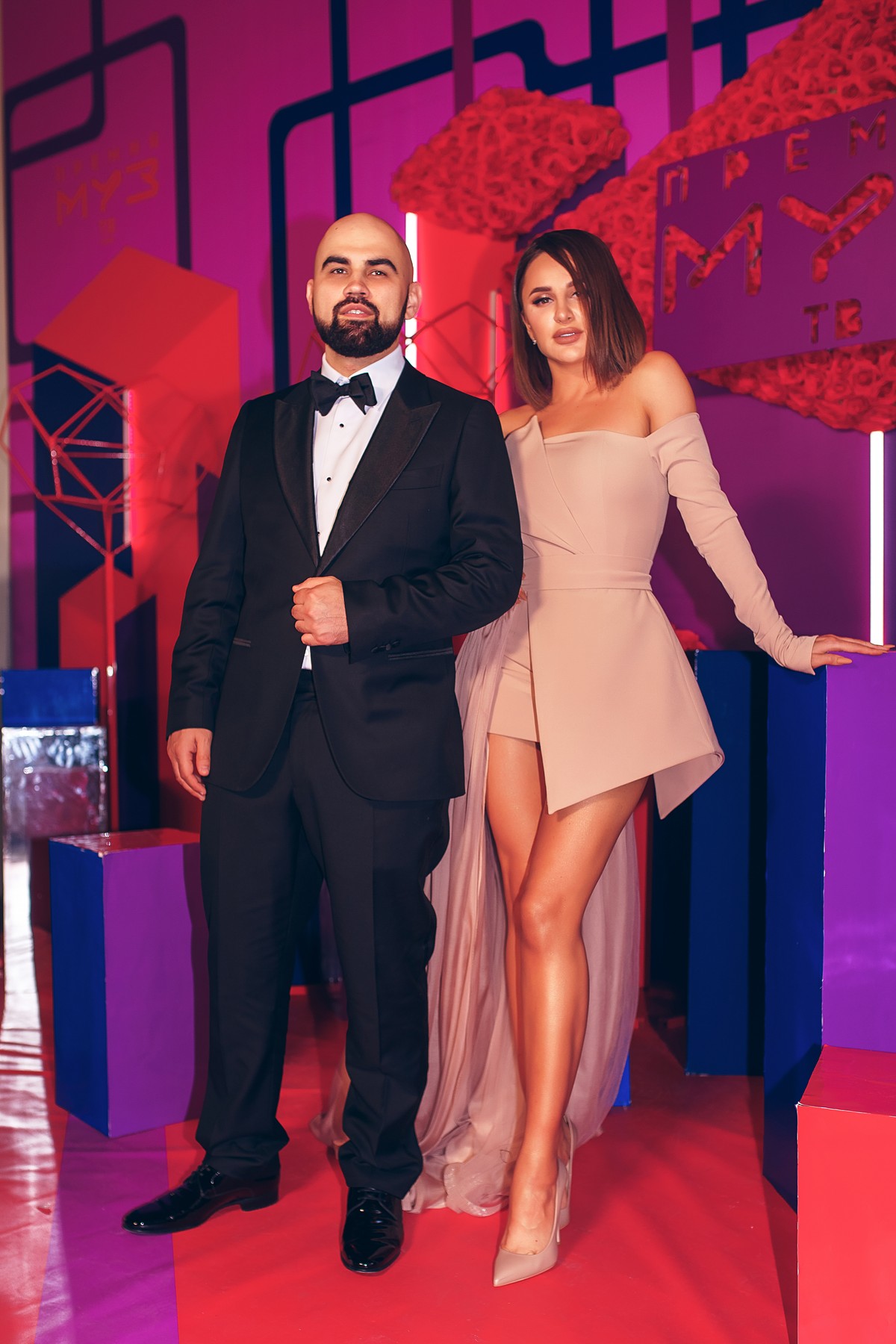 Интервью со звездными гостями премии, самые яркие моменты шоу. Обо всем великолепии “Муз-ТВ 2019” нам рассказал звездный журналист Сергей Сажин.