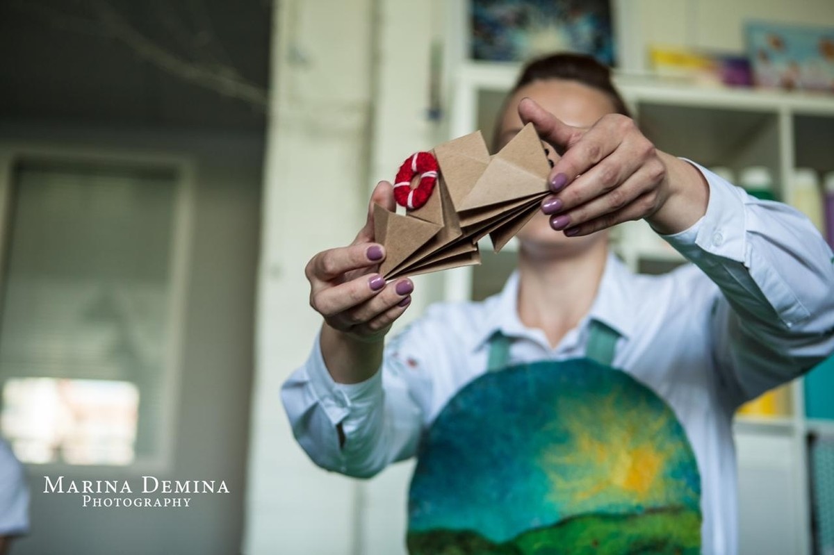 Проект “Сказки из чемодана” существует уже больше года. Он был обречен на популярность с момента рождения. Но что в нем меняется и преобразуется? И как творится магия? Об этом мы расспросили автора, Ирину Пономареву