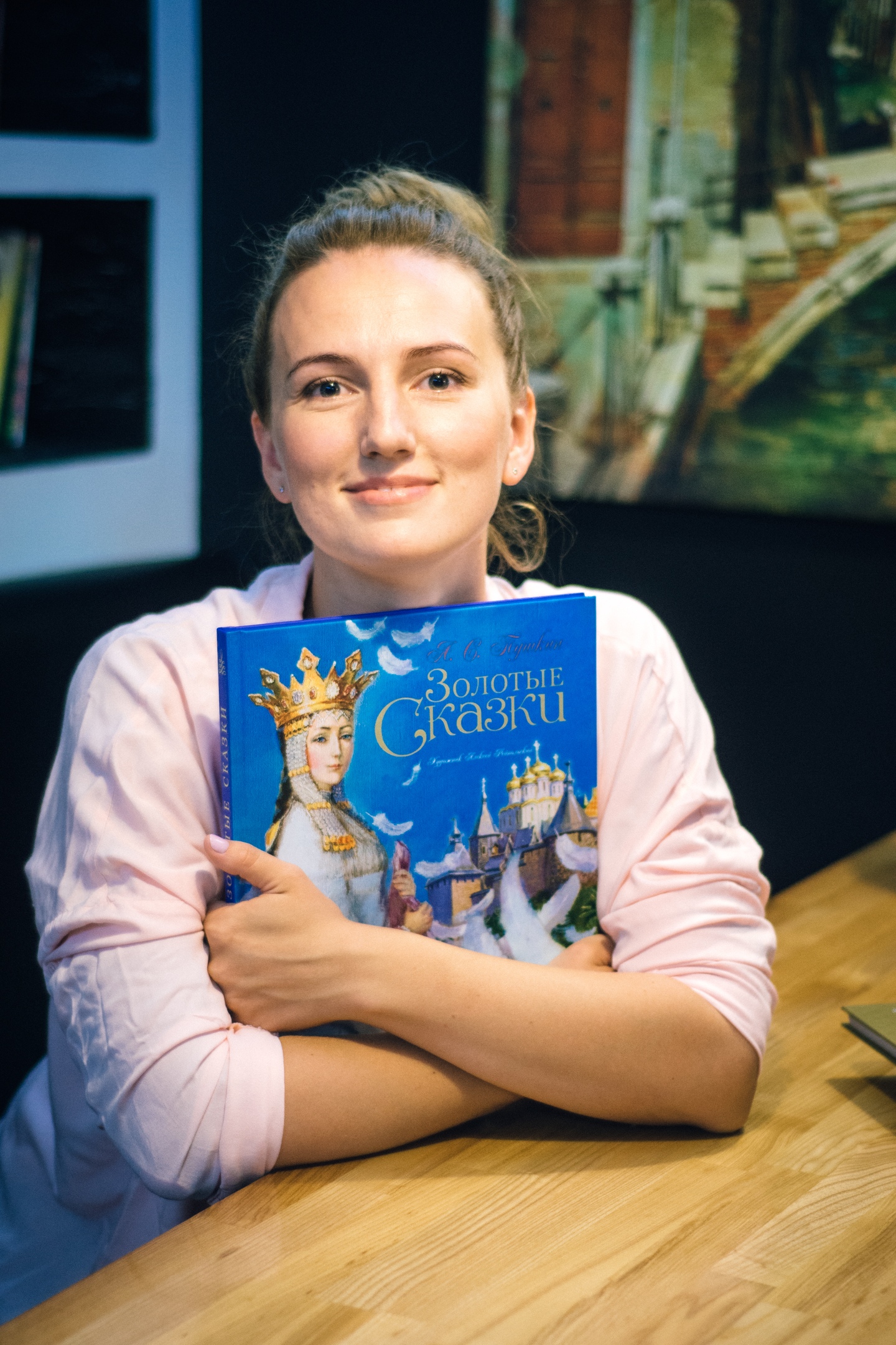 Проект “Сказки из чемодана” существует уже больше года. Он был обречен на популярность с момента рождения. Но что в нем меняется и преобразуется? И как творится магия? Об этом мы расспросили автора, Ирину Пономареву